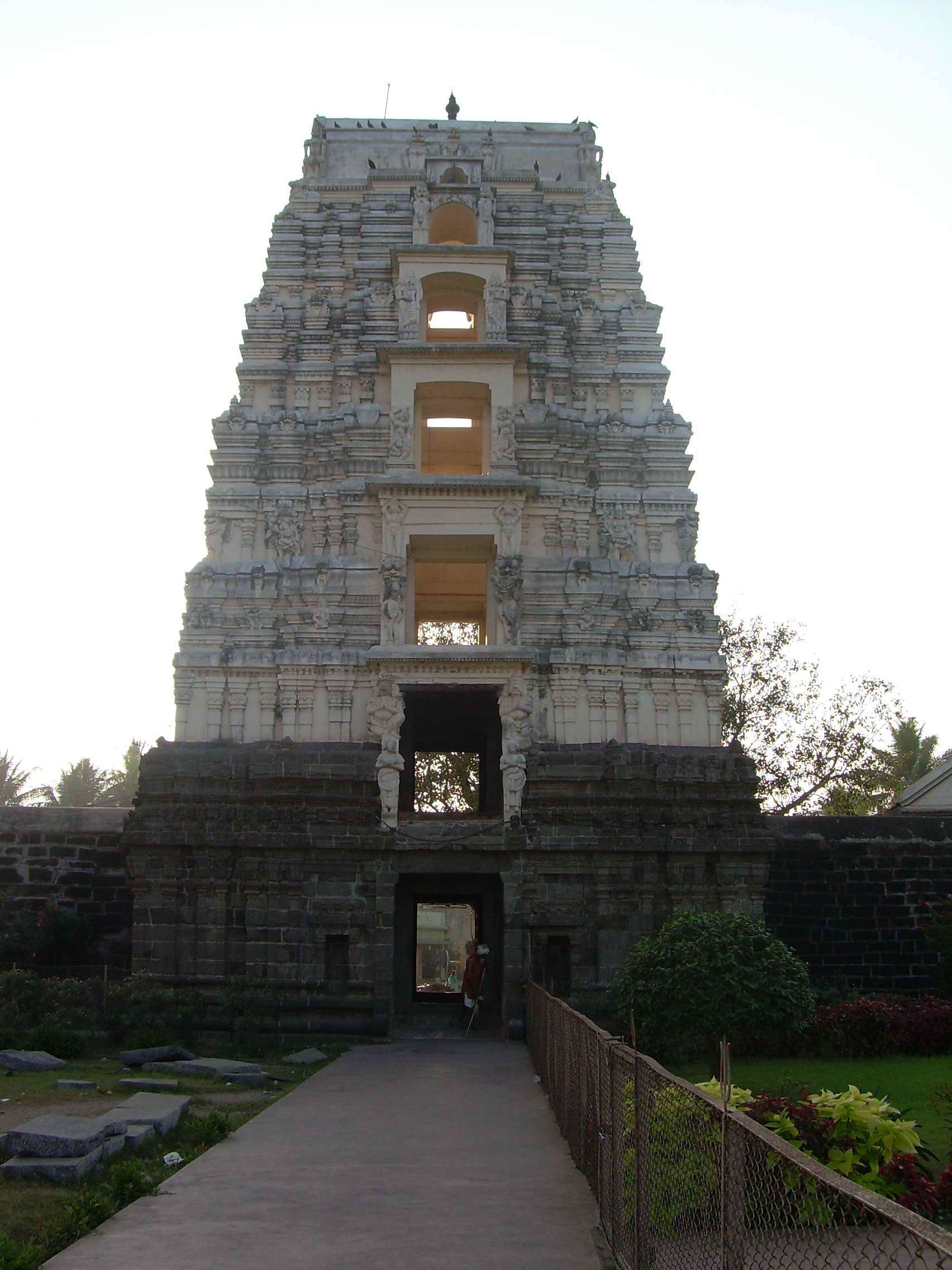 Shri-Bhimeswara-Swami-Temple-in-Draksharamam-3